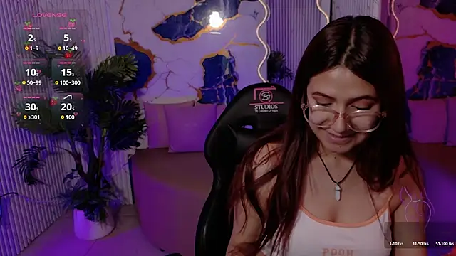 Tiiana tay online show from May 26, 2026, 4:43 am