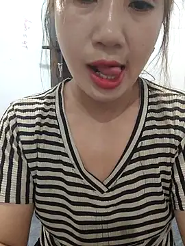 xinhxinh-cute online show from April 7, 2026, 2:08 pm
