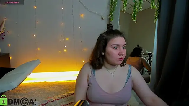 Maya Raay online show from May 4, 2026, 1:09 am