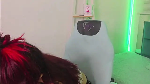 Snapshot of Sara_Red_X chatting on June 25, 2026, 6:40 am Sara Red X online show from June 25, 2026, 6:40 am