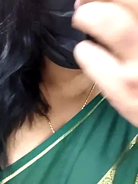 Snapshot of Anushka_flower chatting on June 20, 2026, 12:59 am Anushka flower online show from June 20, 2026, 12:59 am