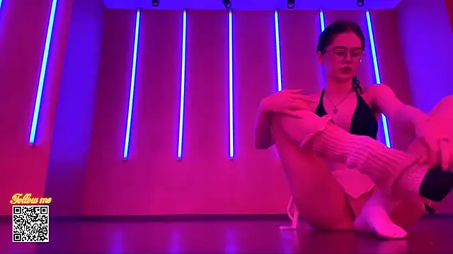 DorothyJones online show from April 9, 2026, 11:27 am