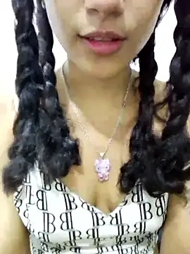 Yi Uzi online show from May 26, 2026, 1:47 am