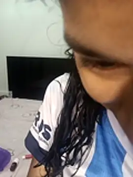 Snapshot of Yi_Uzi chatting on April 2, 2026, 11:44 pm Yi Uzi online show from April 2, 2026, 11:44 pm