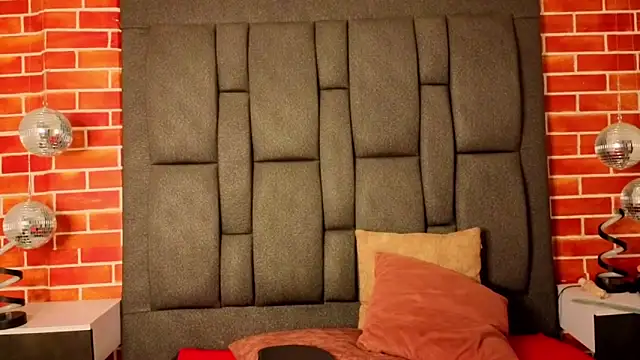 Snapshot of luxuryheavenn chatting on March 27, 2026, 6:53 pm luxuryheavenn online show from March 27, 2026, 6:53 pm