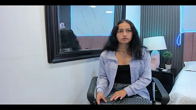 Snapshot of CharloteeTaylor chatting on May 17, 2026, 7:14 pm CharloteeTaylor online show from May 17, 2026, 7:14 pm