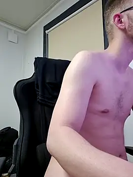 Snapshot of Aceyguy chatting on April 9, 2026, 7:20 pm Aceyguy online show from April 9, 2026, 7:20 pm