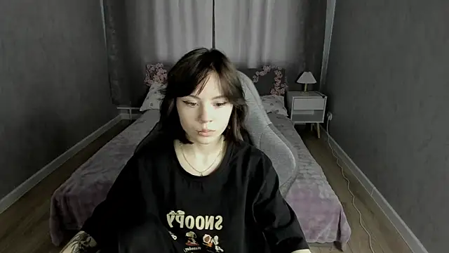 Loly Cuttie online show from May 21, 2026, 9:06 am