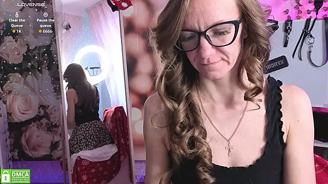 jesica mooonn online show from May 15, 2026, 3:48 am