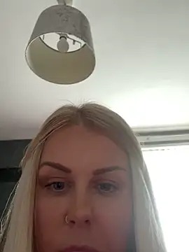 saucymelaine09 online show from March 26, 2026, 1:31 pm