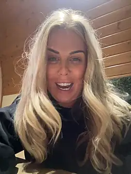 saucymelaine09 online show from March 27, 2026, 7:48 pm