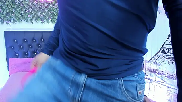 davinae desire online show from March 26, 2026, 4:05 pm