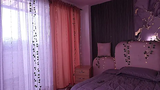 Snapshot of LilithLuxor_ chatting on April 1, 2026, 1:23 pm LilithLuxor online show from April 1, 2026, 1:23 pm