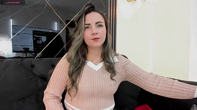 NatyVelvet online show from May 28, 2026, 8:37 pm