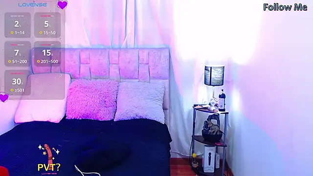 CharlottLee online show from May 22, 2026, 1:14 am