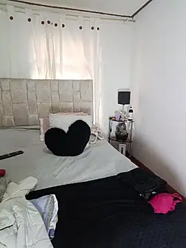 CharlottLee online show from May 18, 2026, 1:38 pm