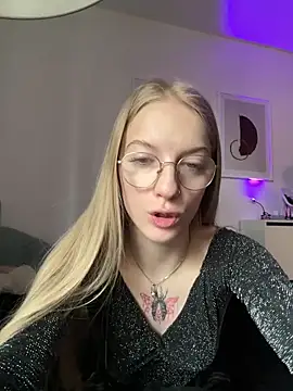 EvaEvis online show from May 13, 2026, 5:14 am