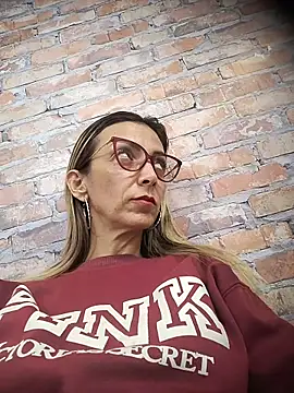 AlanaBrunetteX X online show from May 24, 2026, 2:11 am