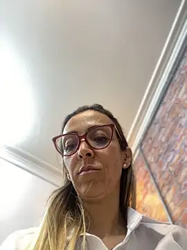 AlanaBrunetteX X online show from May 7, 2026, 10:13 pm