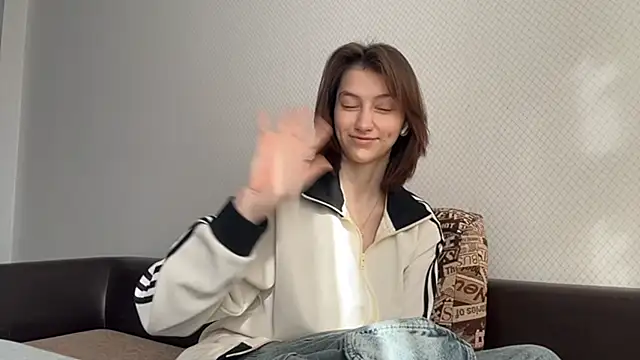 Snapshot of Aliceborderland chatting on April 1, 2026, 7:42 am Aliceborderland online show from April 1, 2026, 7:42 am