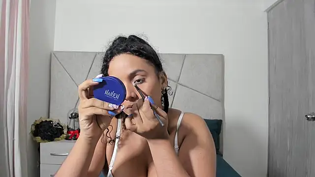 Snapshot of VeraBellucci chatting on April 7, 2026, 11:12 am VeraBellucci online show from April 7, 2026, 11:12 am