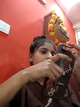 Snapshot of TANU01990 chatting on April 18, 2026, 4:04 am TANU01990 online show from April 18, 2026, 4:04 am