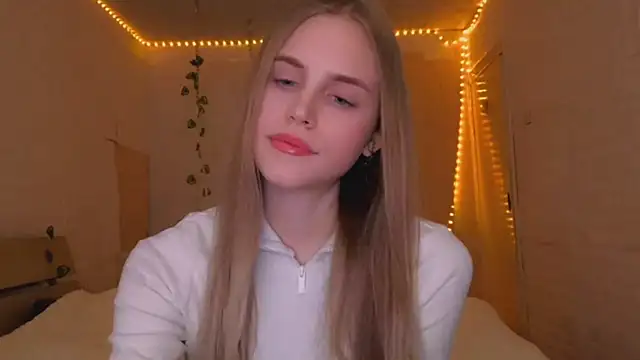 Snapshot of EveCoutch chatting on March 27, 2026, 4:30 pm EveCoutch online show from March 27, 2026, 4:30 pm