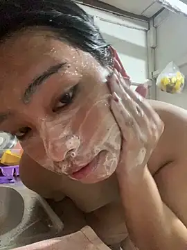 Snapshot of lulueraxxxx chatting on May 5, 2026, 1:58 pm lulueraxxxx online show from May 5, 2026, 1:58 pm