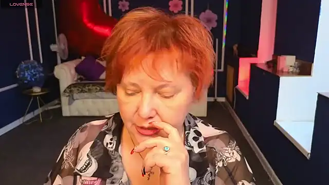 Kira Kingslee online show from April 27, 2026, 11:30 am