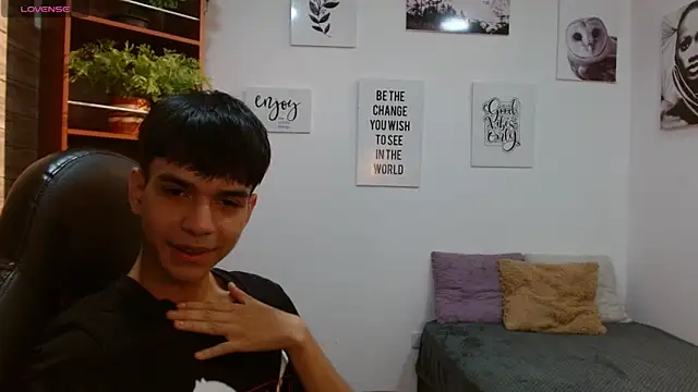 Snapshot of maxim_rod chatting on April 17, 2026, 9:39 pm maxim rod online show from April 17, 2026, 9:39 pm