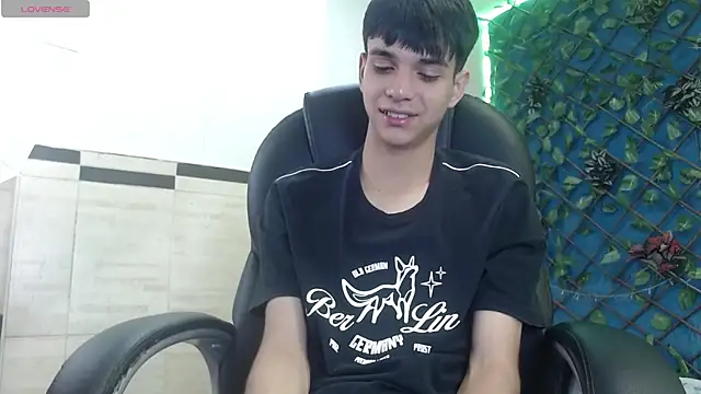 Snapshot of maxim_rod chatting on April 22, 2026, 3:46 am maxim rod online show from April 22, 2026, 3:46 am