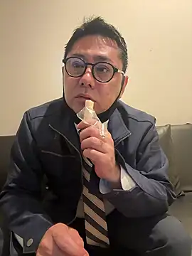 Snapshot of RYUICHI_1919 chatting on May 7, 2026, 10:40 am RYUICHI 1919 online show from May 7, 2026, 10:40 am