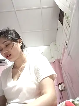 Saryloveparadise online show from May 13, 2026, 2:46 pm
