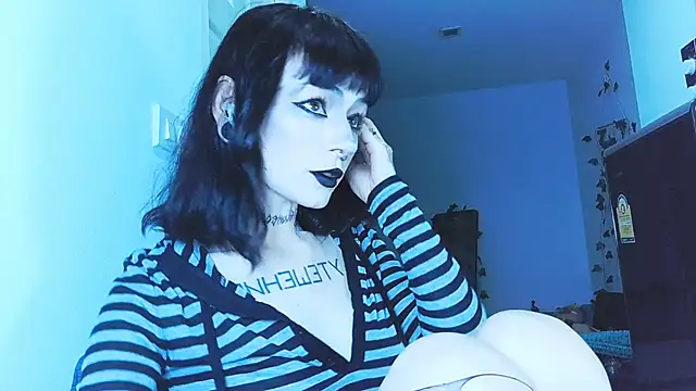 Snapshot of H3xD0ll chatting on April 4, 2026, 11:22 pm H3xD0ll online show from April 4, 2026, 11:22 pm