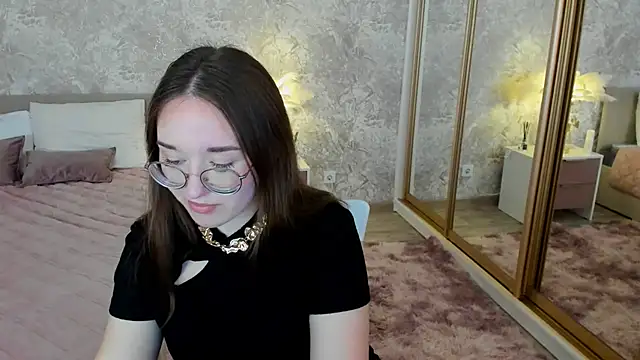 SweeteAmy online show from April 10, 2026, 12:34 pm