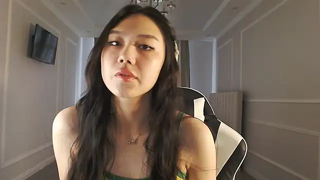 SecretTiny online show from June 7, 2026, 1:11 am
