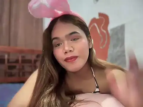 Snapshot of yourhotwild_bella chatting on April 17, 2026, 4:43 pm yourhotwild bella online show from April 17, 2026, 4:43 pm