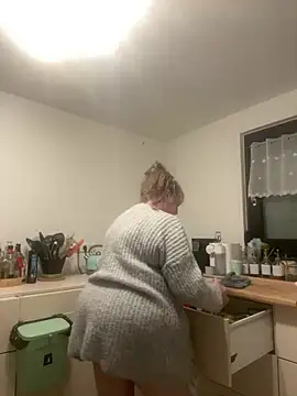 Tinchen Milf online show from April 8, 2026, 7:37 pm