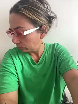 Snapshot of _violeta_99 chatting on April 1, 2026, 8:06 pm violeta 99 online show from April 1, 2026, 8:06 pm