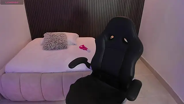 Snapshot of MILLYEVANS1 chatting on April 11, 2026, 3:03 am MILLYEVANS1 online show from April 11, 2026, 3:03 am