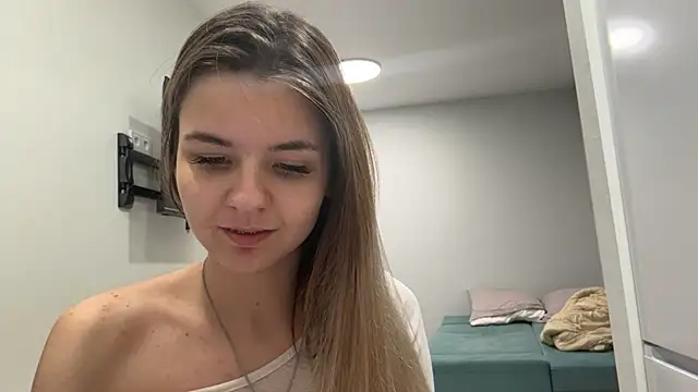 Snapshot of Peachy_keens chatting on April 19, 2026, 6:10 pm Peachy keens online show from April 19, 2026, 6:10 pm