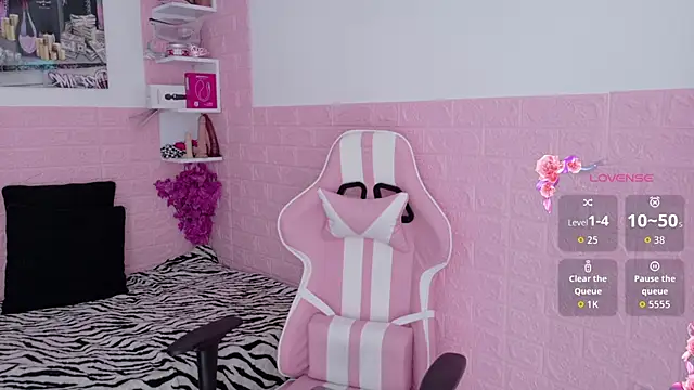 Sophi Sweet11 online show from May 5, 2026, 1:14 pm