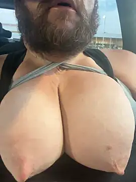Snapshot of hugemanbreasts chatting on July 22, 2026, 1:29 am hugemanbreasts online show from July 22, 2026, 1:29 am