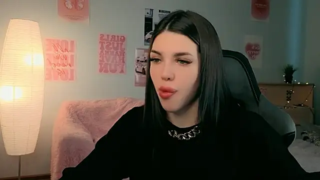 molly rettyy online show from May 2, 2026, 4:07 am
