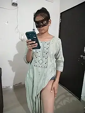 sexy couple liv online show from June 5, 2026, 3:33 am