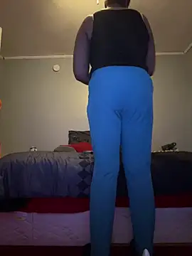 Snapshot of Sweetie8582 chatting on April 4, 2026, 9:49 am Sweetie8582 online show from April 4, 2026, 9:49 am