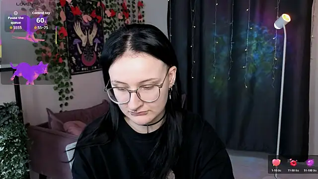 Snapshot of Ame_Core chatting on April 2, 2026, 2:13 pm Ame Core online show from April 2, 2026, 2:13 pm