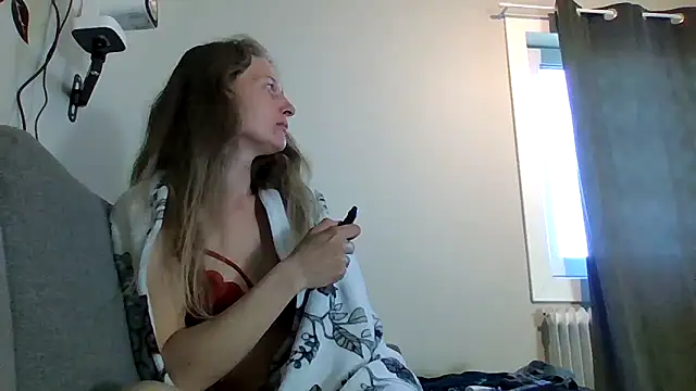 Snapshot of BlondeXtar chatting on April 24, 2026, 5:53 am BlondeXtar online show from April 24, 2026, 5:53 am