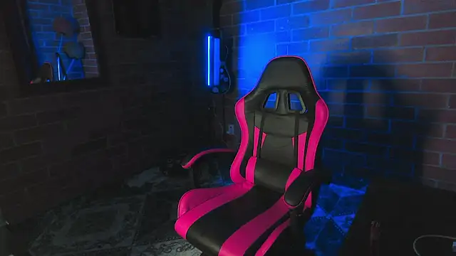 Snapshot of ethann2_ chatting on April 4, 2026, 6:31 am ethann2 online show from April 4, 2026, 6:31 am