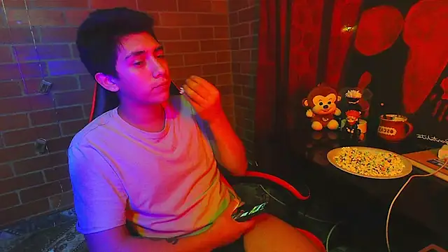 Snapshot of ethann2_ chatting on April 2, 2026, 7:59 am ethann2 online show from April 2, 2026, 7:59 am